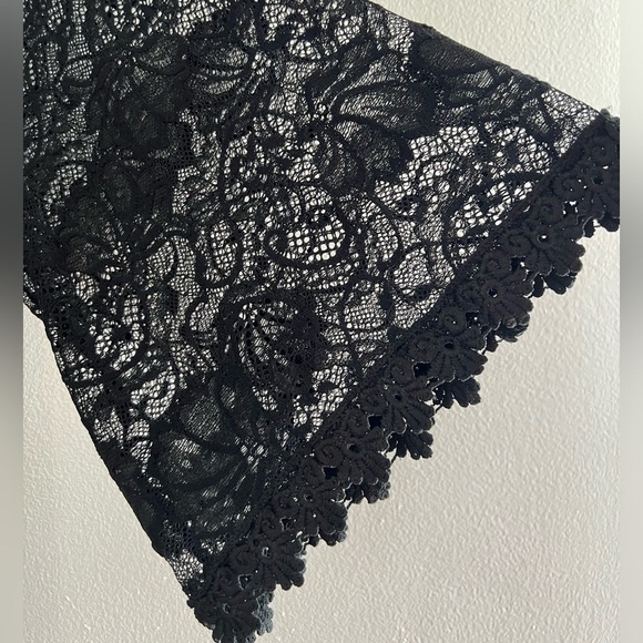 Women’s Black Lace Overlay Goth Dress Bell Sleeve Size XXL 2XL - Picture 3 of 6